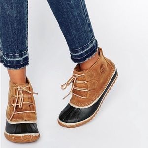 Sorel Out ‘n’ about duck boots in Elk